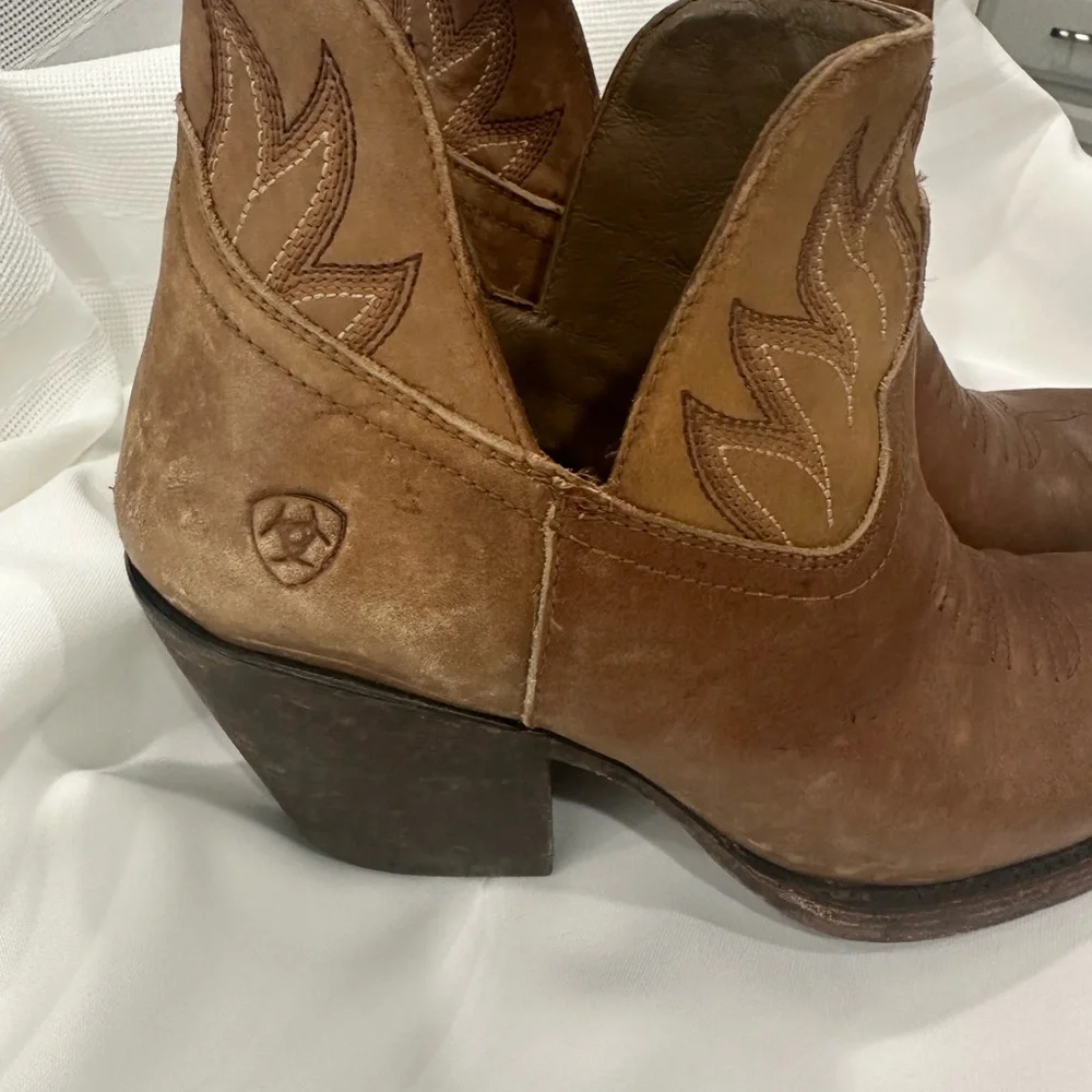 Wowens Ariat Hazel Naturally Distressed Brown Leather Ankle Booties size 10b - Picture 3 of 9